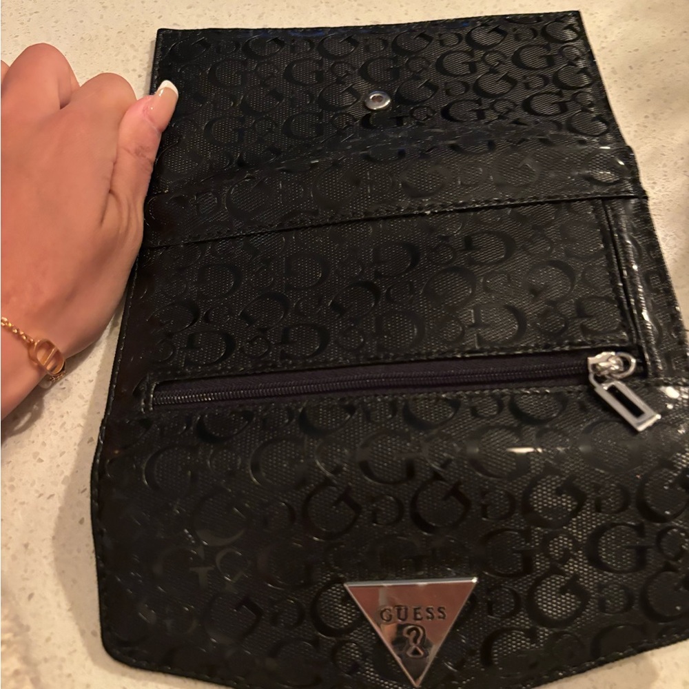 GUESS Black Patent Logo-Embossed Envelope Wallet - Picture 3 of 3
